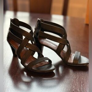 Donald Pliner black strappy sandals size 6M